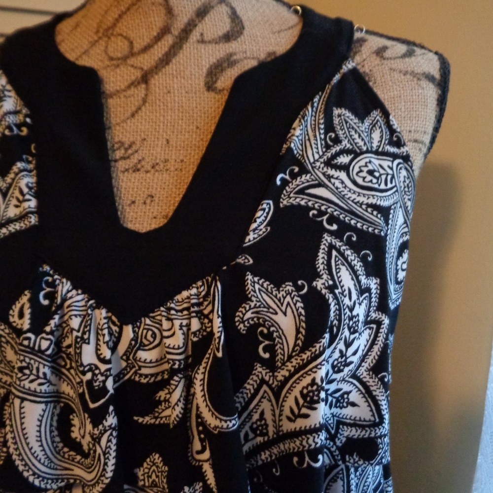 WHBM SLEEVELESS TIERED DRESS - Picture 2 of 5